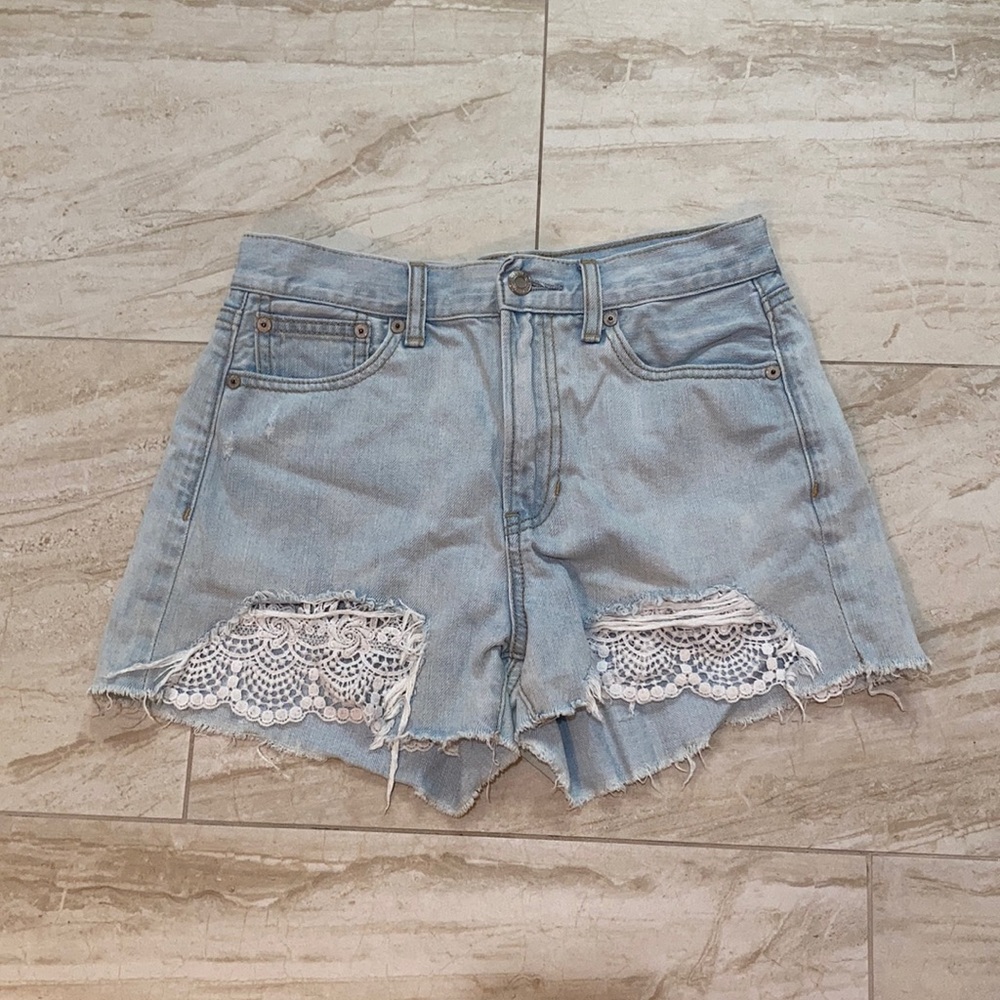 American Eagle Light Wash Lace Detailing Mom Short
